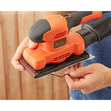 Black & Decker Ponceuse Vibrante Filaire 150W 14 000trs/min, Avec Un Sac De Collection Des Poussières Et 1 Abrasif BLACK+DECKER BEW220-QS 4 Black & Decker Ponceuse Vibrante Filaire 150W 14 000trs/min, Avec Un Sac De Collection Des Poussières Et 1 Abrasif BLACK+DECKER BEW220-QS – Image 4