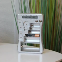 FISHTEC® Testeur De Piles - Universel - Affichage LCD -Promos Brico Forte Boutique 89948452 5